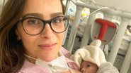 A esposa de Juliano Cazarré, Letícia Cazarré, deu novas notícias sobre a cirurgia de sua filha Maria Guilhermina - Foto: Reprodução / Instagram
