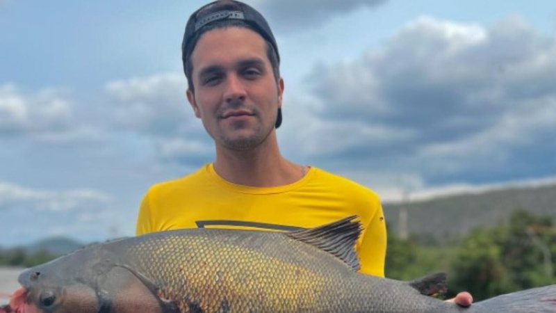 Luan Santana apareceu segurando peixe que pegou em pesca - Reprodução: Instagram