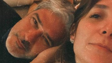 William Bonner surge agarradinho em noite romântica com a esposa, Natasha Dantas - Reprodução/Instagram