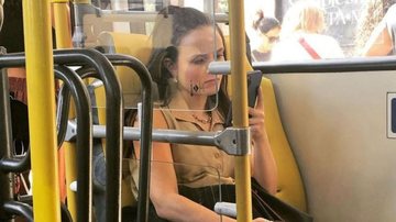 Larissa Manoela surge dentro de ônibus: "A vida como ela é" - Reprodução/ Instagram