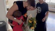 Zé Neto recebe os filhos no hospital - Foto: Reprodução / Instagram