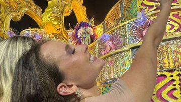 Larissa Manoela se emocionou ao ver desfile de escola de samba de pertinho - Reprodução: Instagram