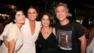 Integrantes do elenco de Travessia se reuniram em bar no Rio de Janeiro para celebrarem o capítulo 100 da novela - Foto: Gabriel Rangel/AgNews
