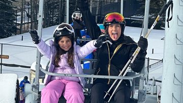 Deborah Secco se aventura com a filha em passeio de esqui: "Só amor e neve por aqui" - Reprodução/Instagram