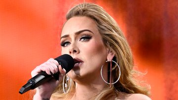 Adele chora durante apresentação - Foto: reprodução/Getty Images