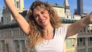 Luciana Gimenez esbanja beleza ao surgir tomando sol - Reprodução/Instagram