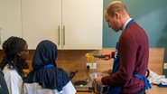 Príncipe William aparece fazendo caridade em ONG após uma semana em silêncio desde o lançamento de "Spare" - Foto: Getty Images