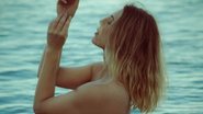 Sheila Mello faz topless no mar - Reprodução/Instagram