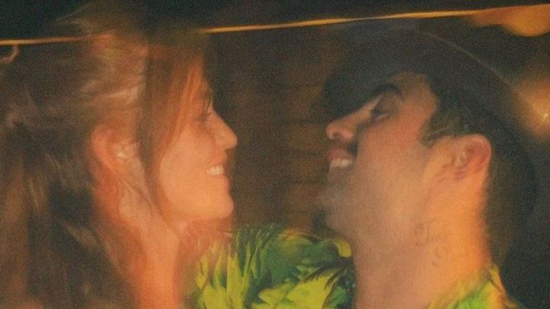 Cintia Dicker e Pedro Scooby esbajaram amor e alegria em arraial - Reprodução: Instagram