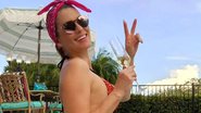 Lívia Andrade esbanja beleza na piscina e detalhe chama a atenção - Reprodução/Instagram