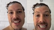 Apresentador e humorista Fabio Porchat aparece ensaboado para relatar problema em chuveiro de mansão - Foto: Reprodução / Instagram