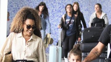 Sheron Menezzes é flagrada no aeroporto com o filho e o marido - Fotos: Adão / AgNews