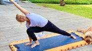 Angélica choca ao surgir fazendo yoga no quintal - Reprodução/Instagram