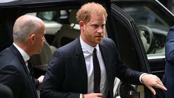 Príncipe Harry usa testemunho em tribunal para criticar e rebater rumores de que James Hewitt é seu pai - Foto: Getty Images
