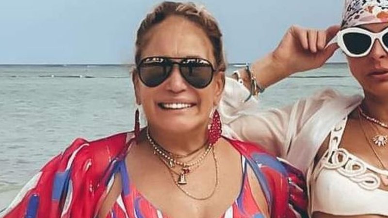 Susana Vieira surge deslumbrante com a nora na praia - Reprodução/Instagram