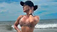 Graciele Lacerda exibe boa forma na praia e impressiona - Reprodução/Instagram