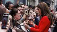 Kate Middleton conversou com uma admiradora e revelou que está ansiosa para a coroação que acontece neste sábado - Foto: Getty Images
