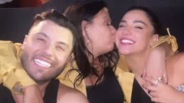 Mãe de Marília Mendonça posa com Gabi Versiani e Murilo Huff - Foto: reprodução/Instagram