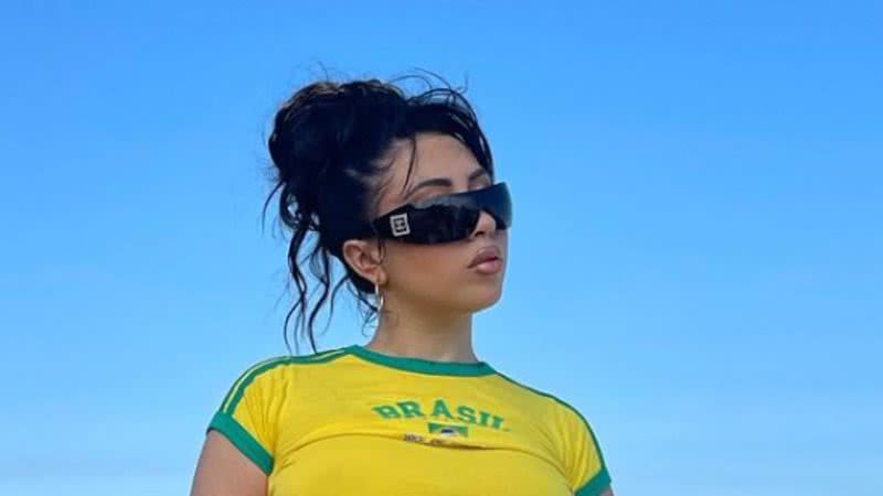 Cantora americana Kali Uchis ostenta corpão escultural ao usar roupas mínimas para passear pelo Rio de Janeiro - Foto: Reprodução / Instagram