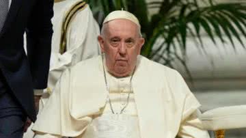 De acordo com o Vaticano, líder da Igreja Católica fez exames que detectaram problemas respiratórios - Foto: Getty Images