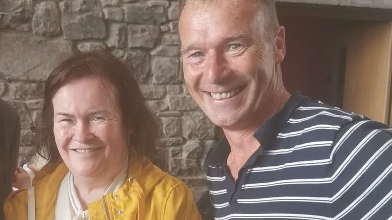 Cantora Susan Boyle tira foto com equipe de hotel na Irlanda - Foto: Reprodução/Instagram