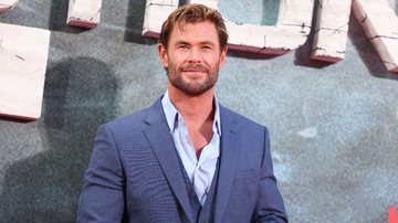 Chris Hemsworth surge em foto com corpo ultra musculoso sem camisa