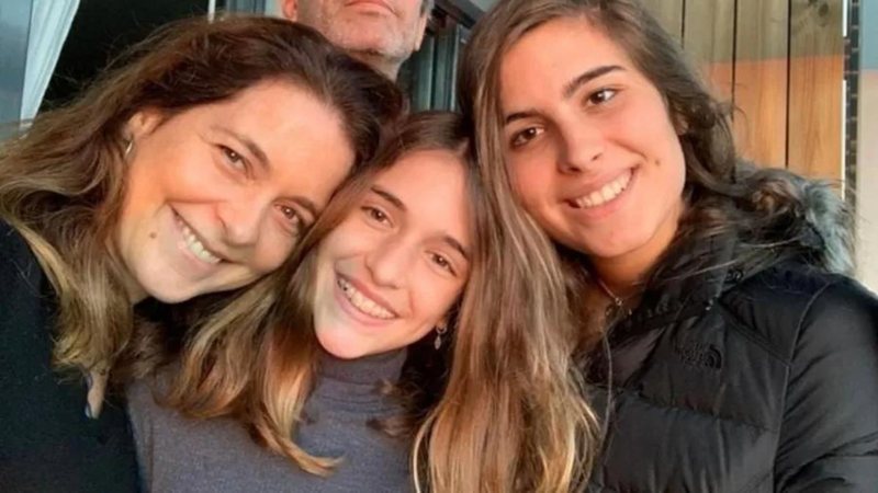 A atriz Cláudia Abreu e suas filhas - Foto: Reprodução/Instagram
