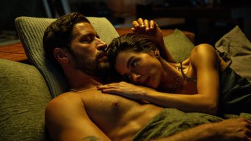 Giovanna Lancellotti e Leandro Lima em cena de O Lado Bom de Ser Traída, novo filme da Netflix - Foto: Divulgação/Netflix