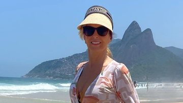 Helô Pinheiro esbanja beleza em cliques na praia - Reprodução/Instagram