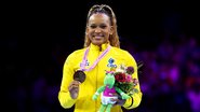 Rebeca Andrade com sua medalha de ouro - Foto: Getty Images