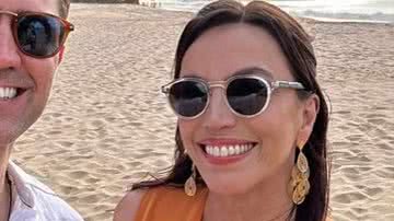 Ana Paula Araújo surge com o marido em casamento na praia - Reprodução/Instagram