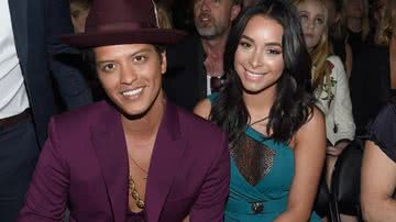Bruno Mars e Jessica Caban - Foto: Getty Images