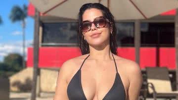 Ex-BBB Laís Caldas escandaliza ao exibir corpo impecável à beira da piscina - Reprodução/Instagram