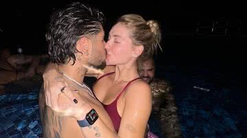 Virgínia Fonseca posou aos beijos com marido, Zé Felipe, na piscina - Reprodução Instagram