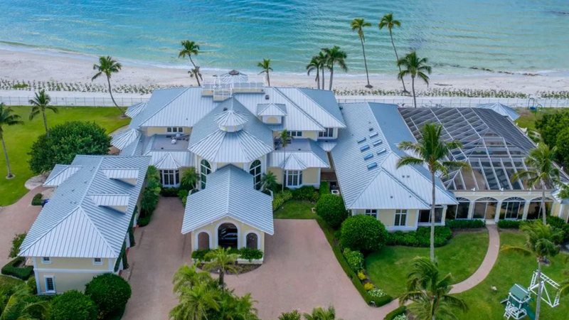 Casa colocada à venda por R$ 1,5 bilhão, na Flórida. - Foto: Reprodução/ Dawn McKenna Group/Coldwell Banker Realty