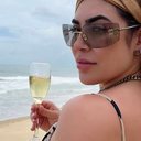 Naiara Azevedo choca ao surgir na praia - Reprodução/Instagram