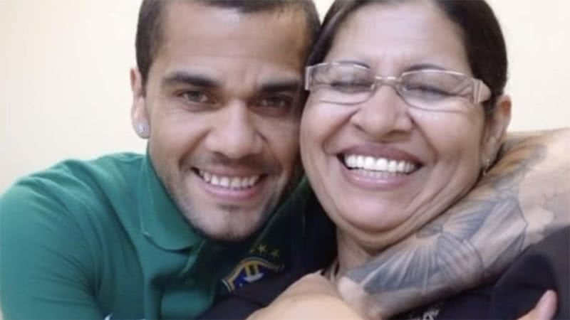 Daniel Alves e a mãe - Foto: Reprodução / Instagram