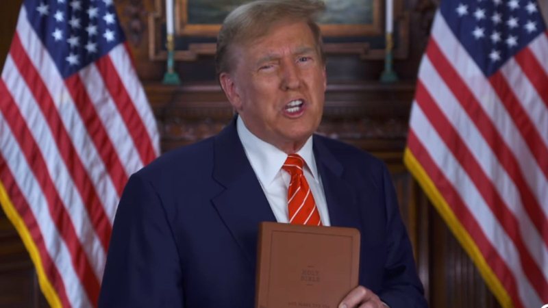 Donald Trump divulga primeira 'bíblia do patriota' nos EUA - Reprodução/Instagram/Truth Social