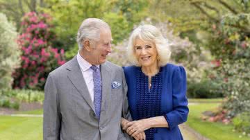 Rei Charles III e rainha Camilla - Foto: Reprodução / Instagram; @milliepilkingtonphotography
