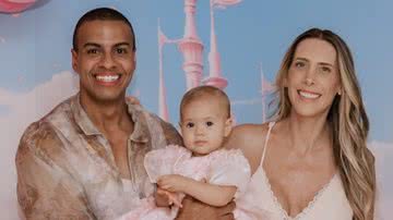 Thiago Oliveira com a mulher e a filha - Reprodução/Instagram