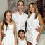 Ticiane Pinheiro com suas filhas e seu marido, César Tralli