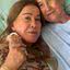 Zilu Camargo surge em foto com a mãe no hospital