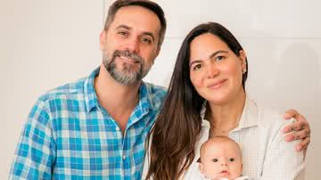 Carol Sampaio com o marido e o filho - Reprodução/Instagram/@pamelamirandafoto