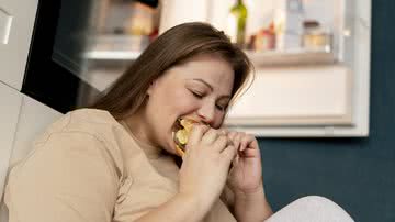 O estresse aumento do apetite, principalmente por alimentos gordurosos - Freepik