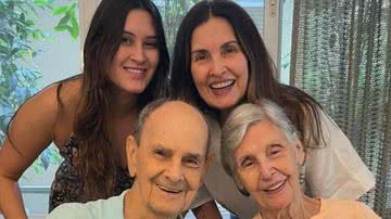 Fátima Bernardes ao lado da filha, Beatriz, da mãe, Eunice, e do pai, Amâncio - Foto: Reprodução / Instagram