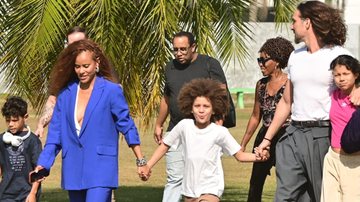 Aline Wirley faz aparição com a família completa - Fotos: Leo Franco / AgNews