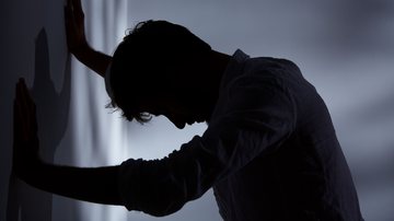 Homem lidando com a ansiedade - Foto: Getty Images