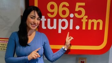 A modelo Luciana Picorelli na rádio Tupi - Foto: Divulgação