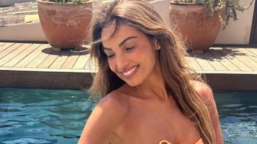 Patrícia Poeta ostenta barriga reta na piscina - Reprodução/Instagram