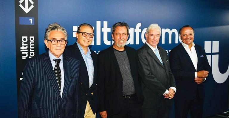 José Carlos Pinto de Carvalho, João Frugis, Valdir Taboada, Carlos Maglio e Cláudio Ferreira celebram a nova nomeação da estação - Divulgação